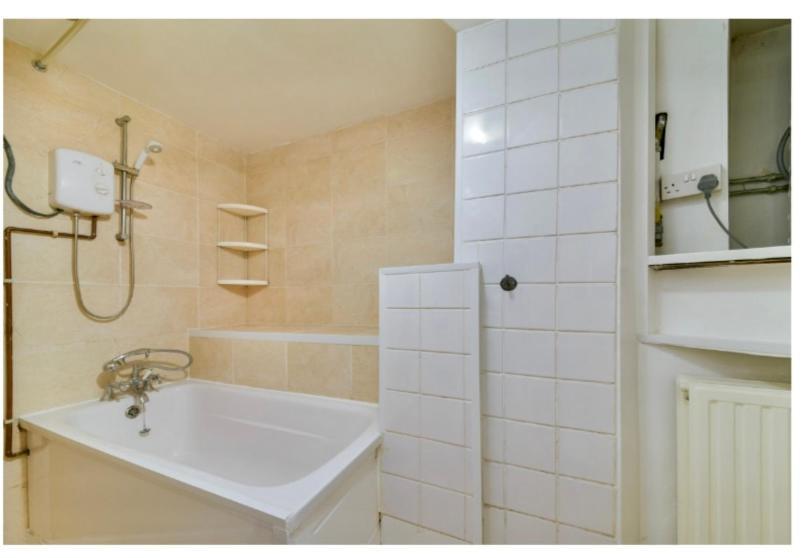 Studio Apartment - Entire Lower Ground Floor - Only 7 Mins Walk Kings Cross St Pancras Station London Eksteriør billede